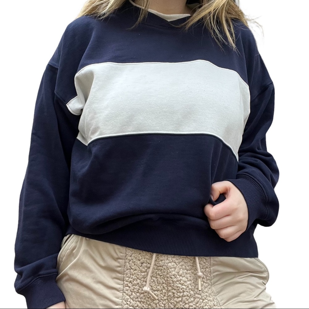 VINTAGE | blue & white sweatshirt